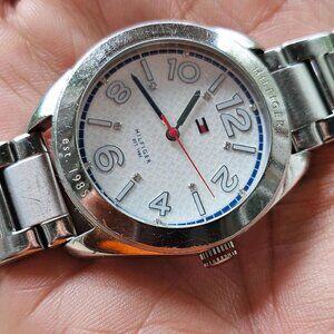 Tommy Hilfiger Women Wristwatch Silver Tone Metal Band Quartz Analog Watch